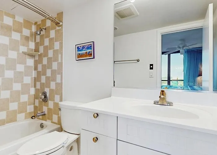 Holiday home Sunny With Balcony Washer & Dryer Pools Gym Sauna & Ac *