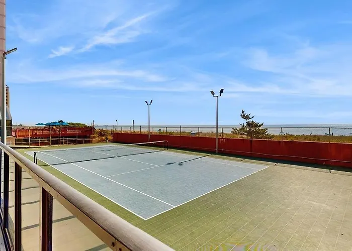 Sunny With Balcony Washer & Dryer Pools Gym Sauna & Ac Holiday home