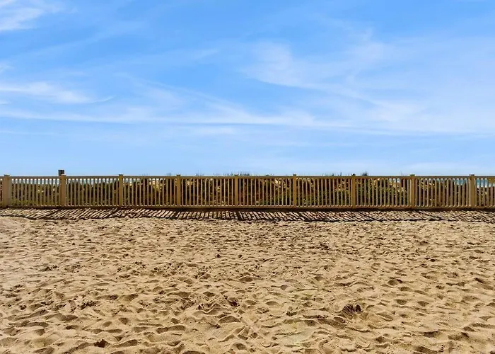 Holiday home Sunny With Balcony Washer & Dryer Pools Gym Sauna & Ac *