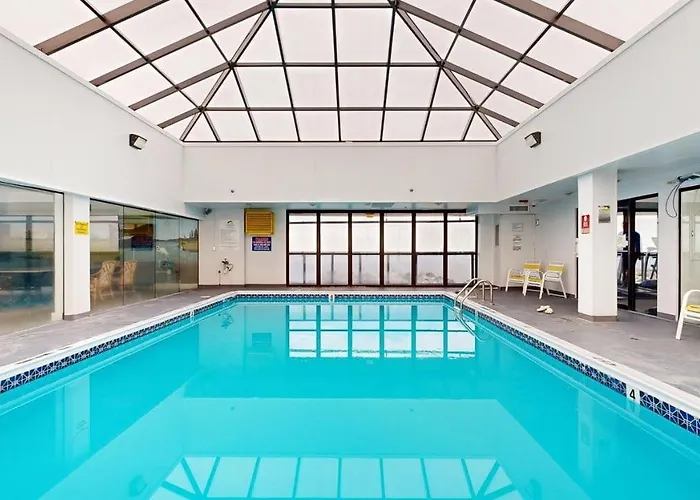 Sunny With Balcony Washer & Dryer Pools Gym Sauna & Ac Holiday home