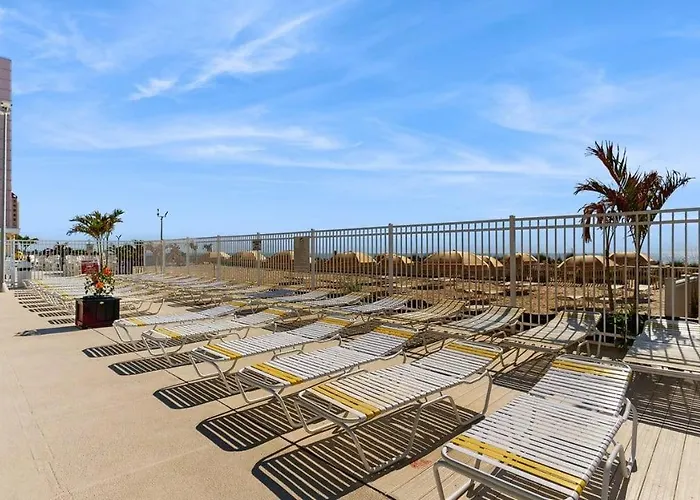 Sunny With Balcony Washer & Dryer Pools Gym Sauna & Ac Holiday home Ocean City